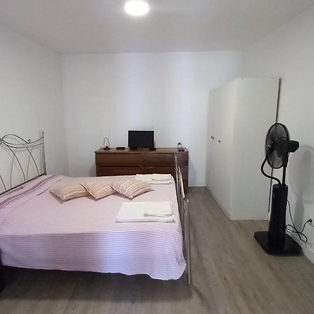 Alvito Guest House - Comfortable Room With Private Bathroom Лиссабон Экстерьер фото
